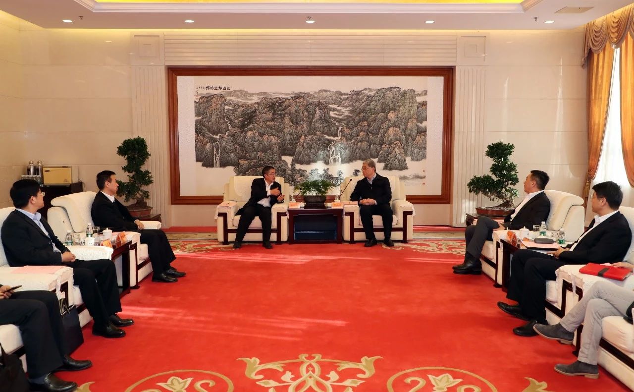 雷凡培會(huì)見中國(guó)船級(jí)社黨委副書記、總裁莫鑒輝一行