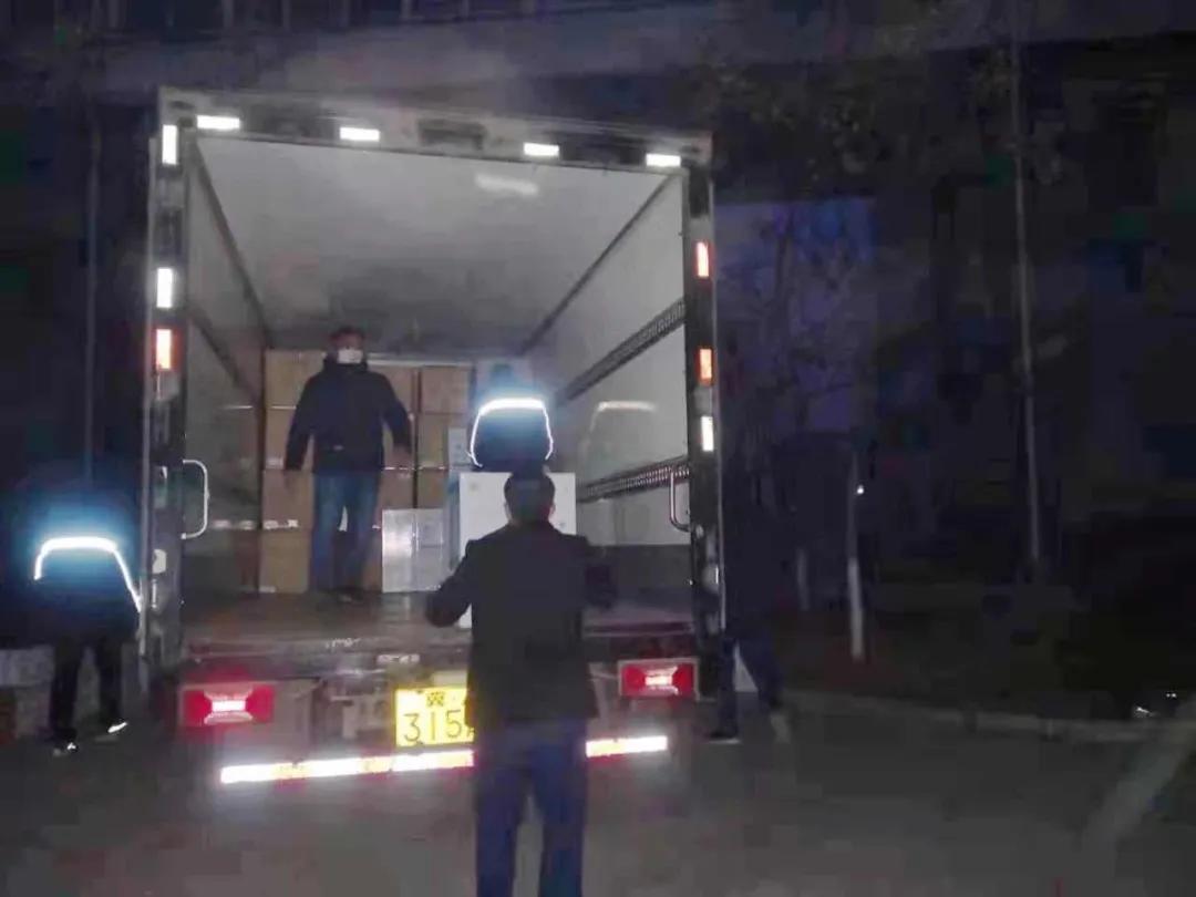 這樣深夜連續(xù)作業(yè)，已堅持了多日